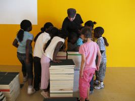 El gran joc El Constructors amb alumnes de La Síni en l'espai expositiu