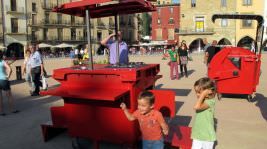 TANKERS en la plaza de Vic. TALLER: Estratègies de creació i arquitectures col·lectives. Straddle3 - David Juárez Latimer-Knowles amb la col·laboració de Santiago Cirugeda - Diego Peris de Todo por la praxis, NeoKinok.tv, La Torratxa, Centre Social Autogestionat.